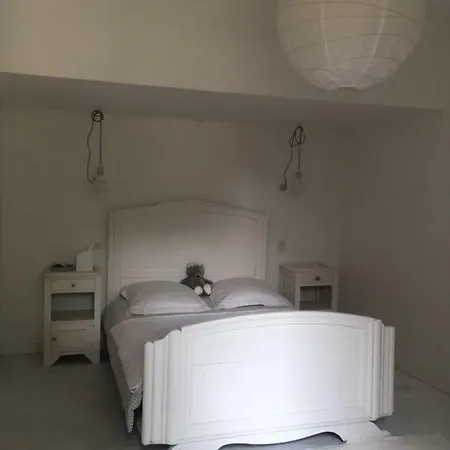 Appartement Côté cour, côté jardin à Bonnes  Extérieur photo
